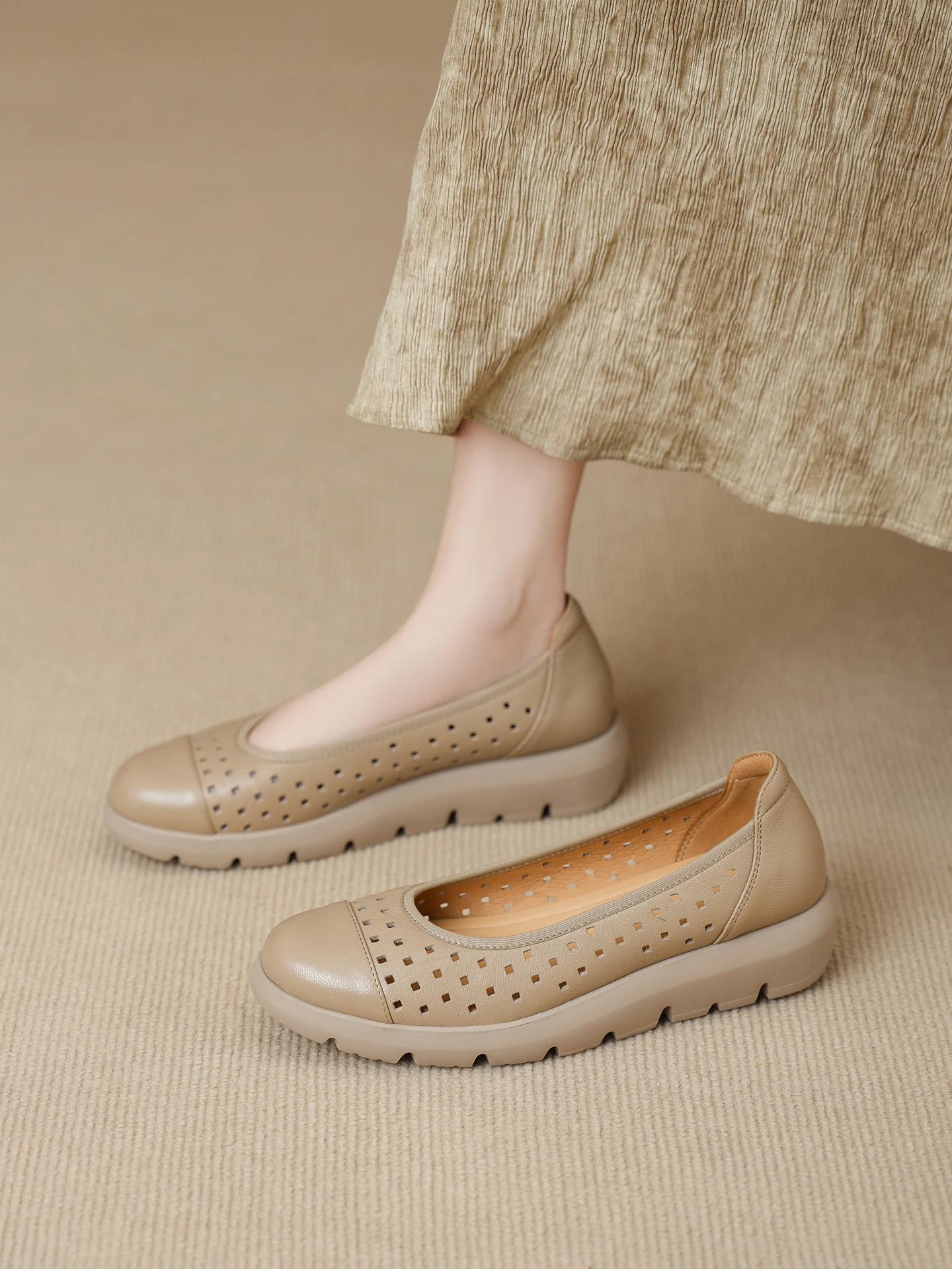 women's-commute-soft-leather-hollow-out-slip-on-shoes-thick-bottom-breathable-fashion-single-shoes-round-toe-anti-slip-rubber