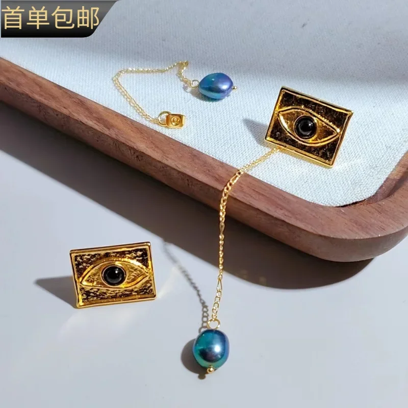 

European and American style niche blogger with the same devil's eye earrings, retro fashion earrings, high-end earrings design m