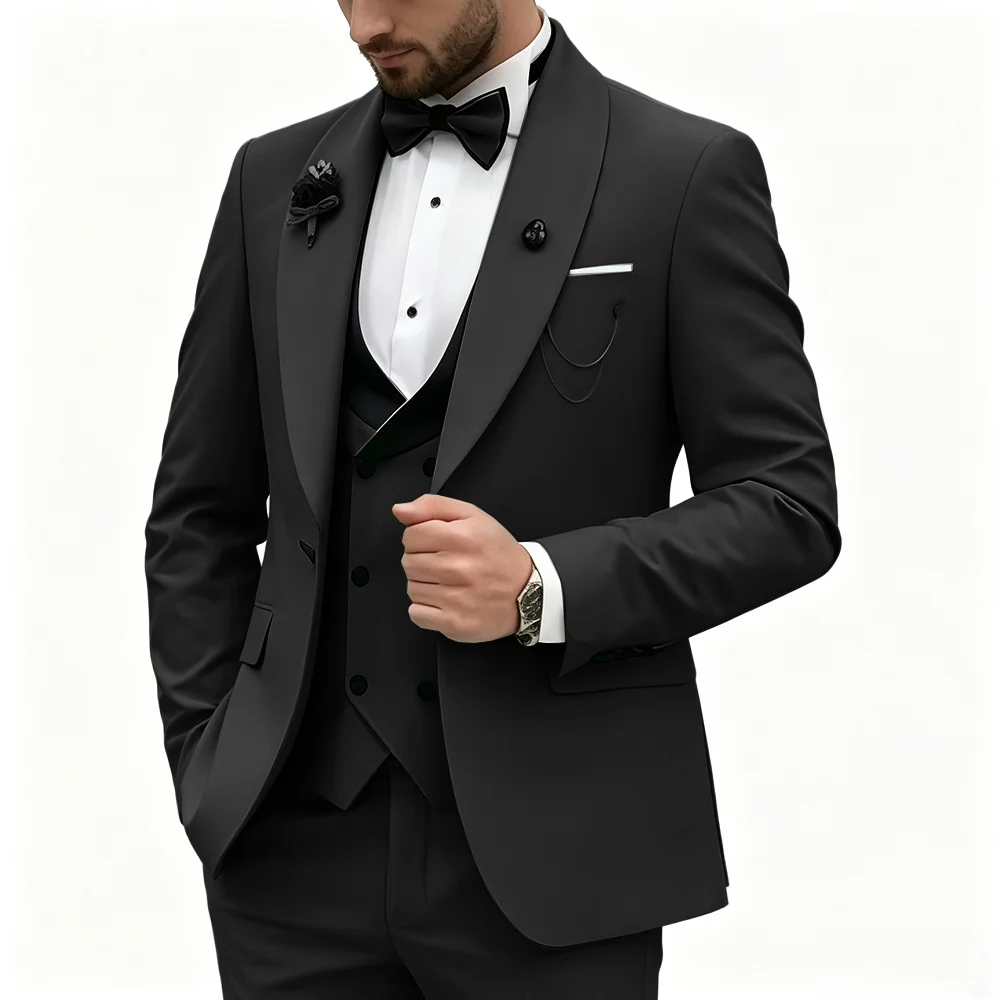 Immagine 7: Completo da uomo in tre pezzi: abito da sposo verde per l’estate (giacca con revers a scialle, pantaloni e gilet).