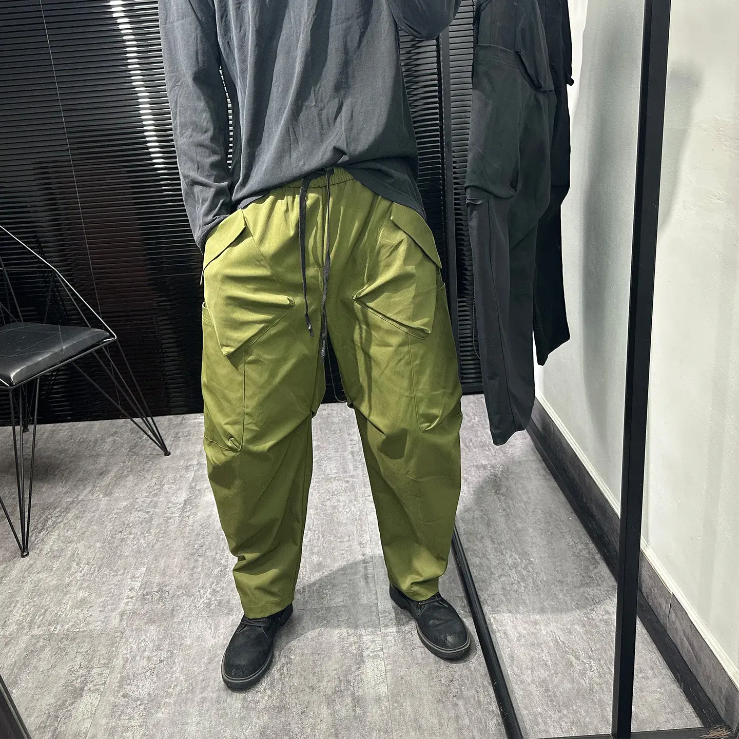 Avant-garde dark aesthetic, niche, three-dimensional pocket cargo pants for men; autumn loose retro all-matching casual