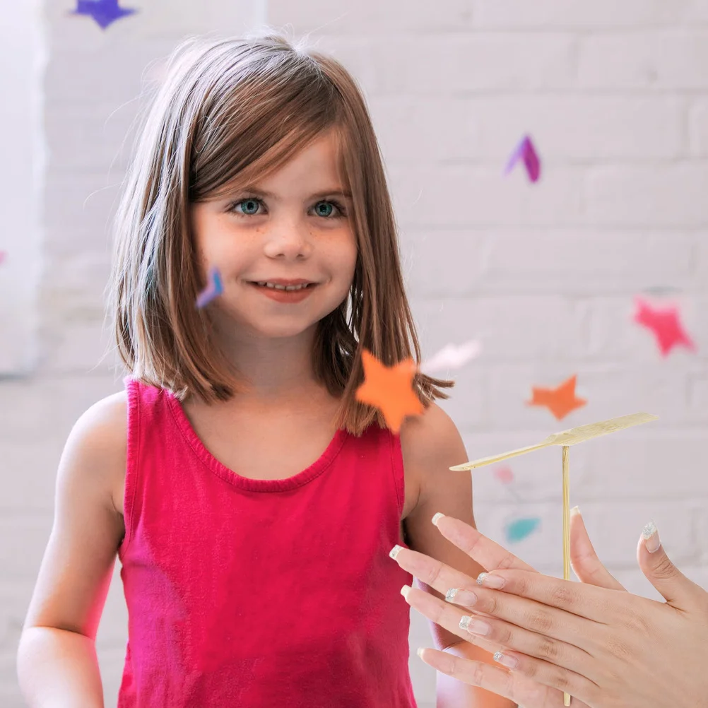 20 قطعة فرك يدويا من الخيزران اليعسوب: مروحية طائرة بسيطة تعمل بالرياح - لعبة خارجية خفيفة الوزن محمولة للأطفال - صديقة للبيئة