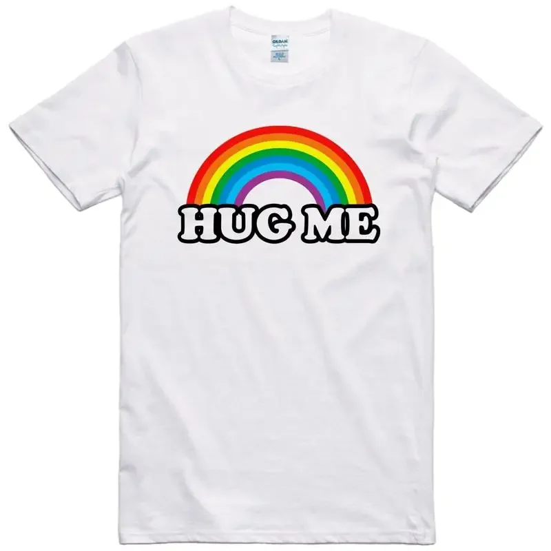 Camiseta Hug Me Arcoiris com Design de Corte Normal Pré-Encolhida em Algodão