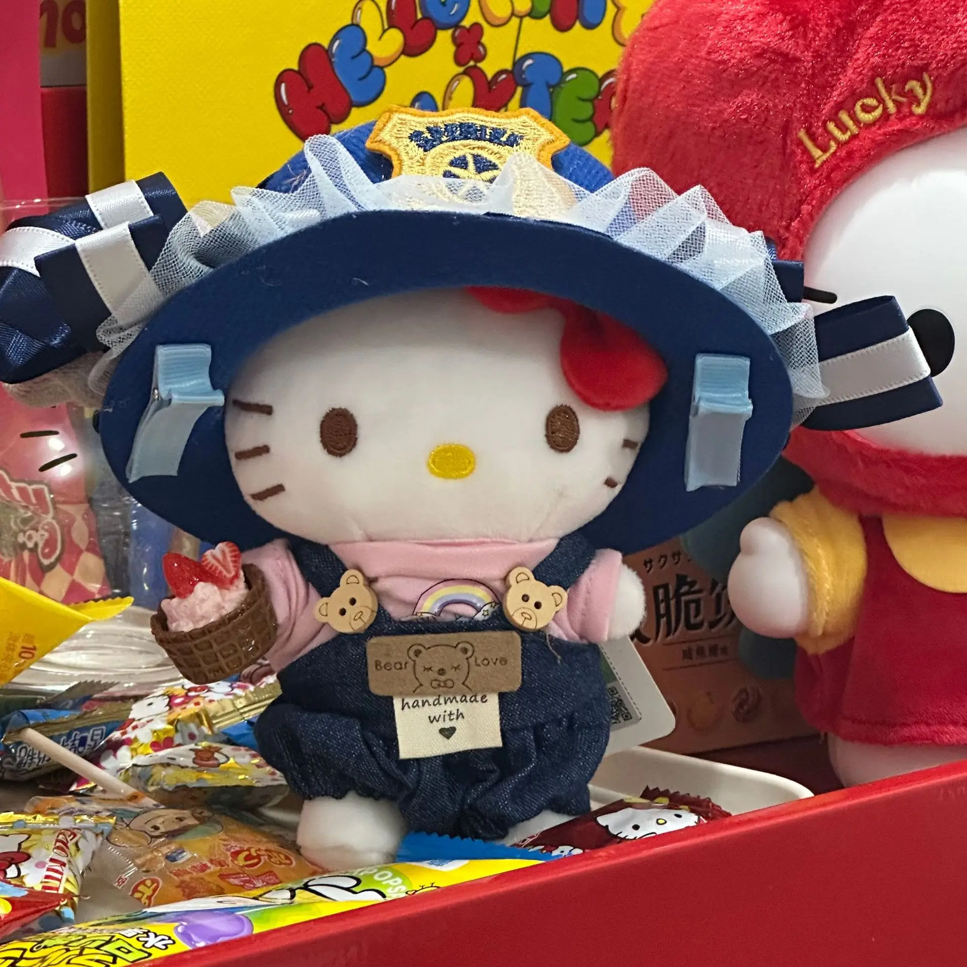 

Плюшевый брелок Hello Kitty: Кавайный кролик-офицер в синей кружевной шляпке, подвеска-кукла Китти с клубничным тортом для рюкзака, сумки, автомобиля, подарок