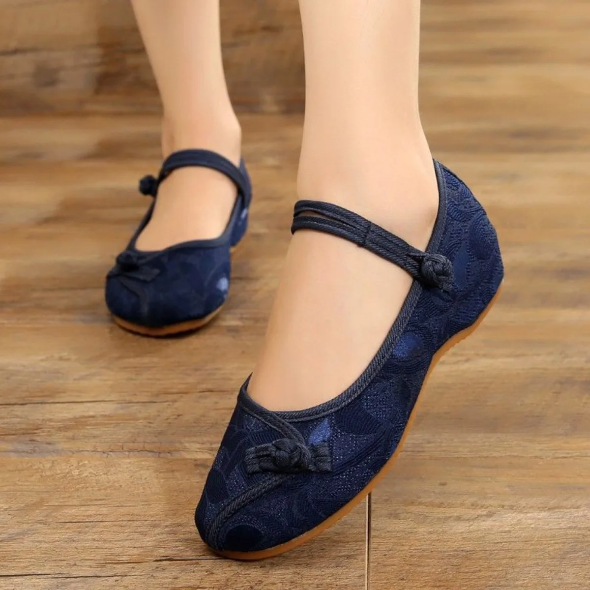 novos-sapatos-femininos-de-pano-estilo-pequim-antigo-com-salto-anabela-e-bordado-para-danca-de-salao-primavera-outono