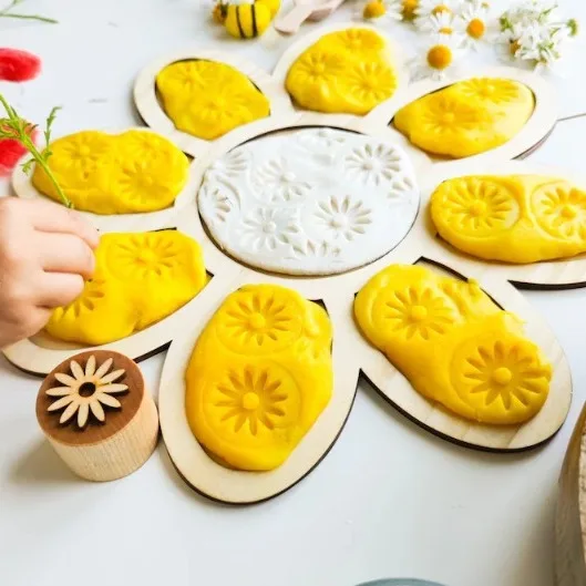 Bandeja de juego sensorial de madera en forma de flor, bandeja en forma de fresa, juego de mesa, bandeja artesanal de madera, juguetes interactivos para niños
