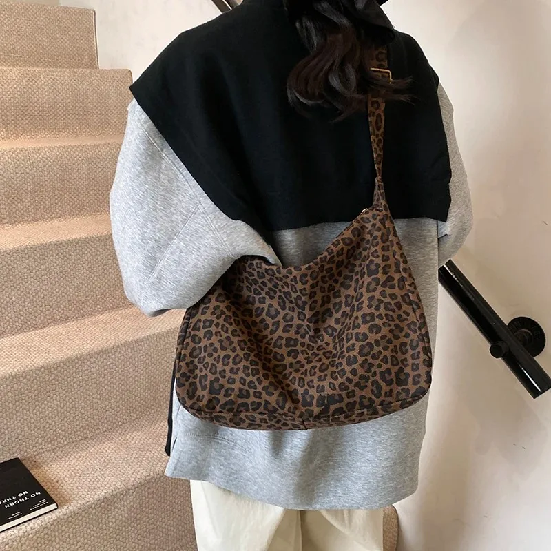 

Trendy Casual Soft Textile Women's Shoulder Bag Large Capacity Leopard Print Female Retro Crossbody Bag For Commute Outings