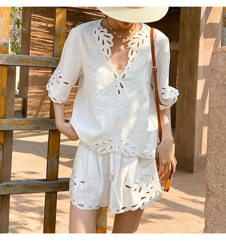 Blusa bohemia elegante francesa para mujer, camisa Linin de algodón con bordado blanco, camisetas sexis de manga larga con escote en V profundo para verano