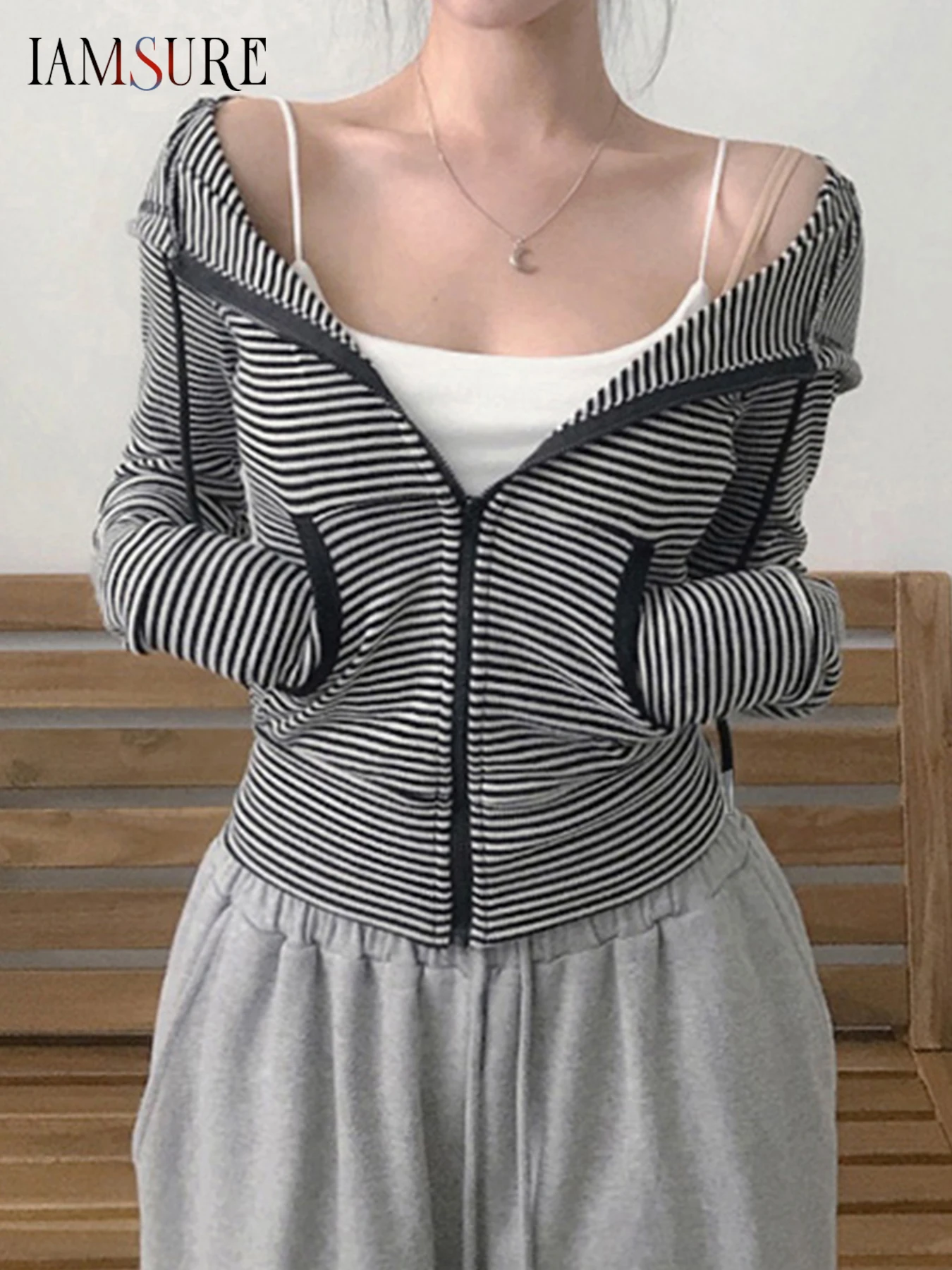 

IAMSURE Casual Striped Hooded T Shirt Slim Big Pockets Zipper Tees Cardigans Women 2025 Autumn Spring Fashion Streetwear Ladies