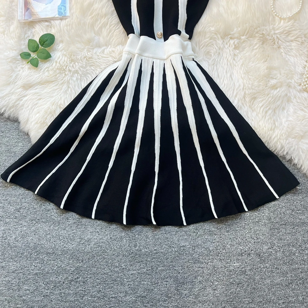 YuooMuoo Vrouwen Jurk 2023 Nieuwe Mode Y2K Bloem Halter A-lijn Gebreide Korte Jurk Vintage Wit Zwart Patchwork Feestjurken