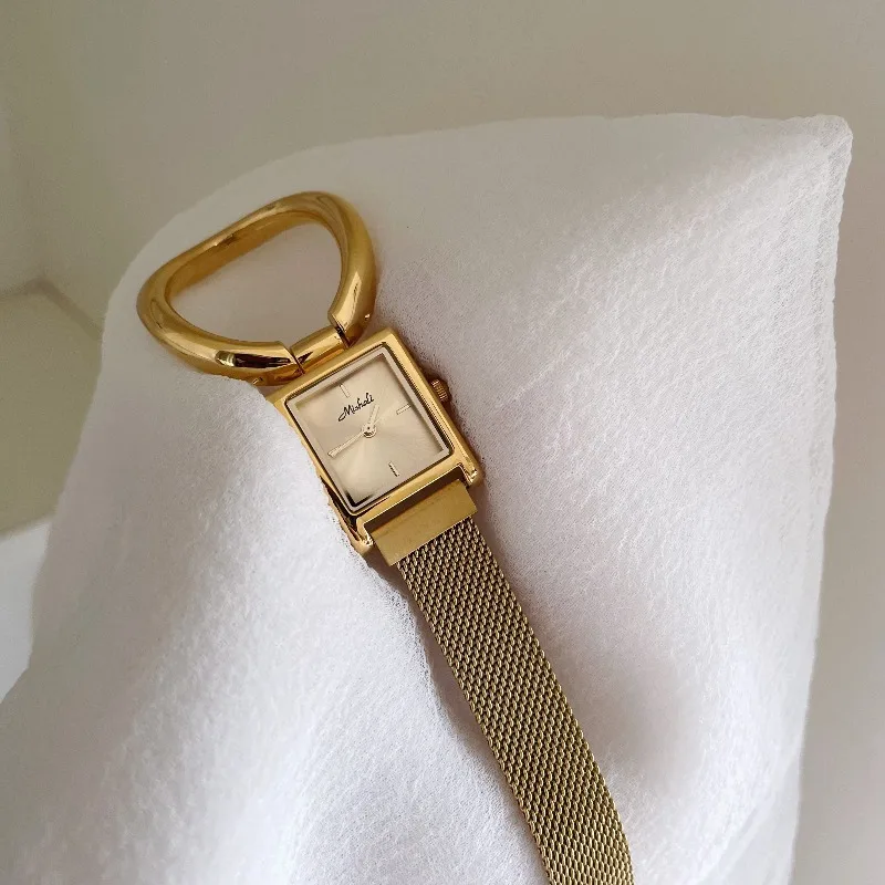 

Retro Stainless Steel Women's Watch Delicate Button Bracelet Luxury Women's Quartz Watch Simple Personality Exquisite Gift