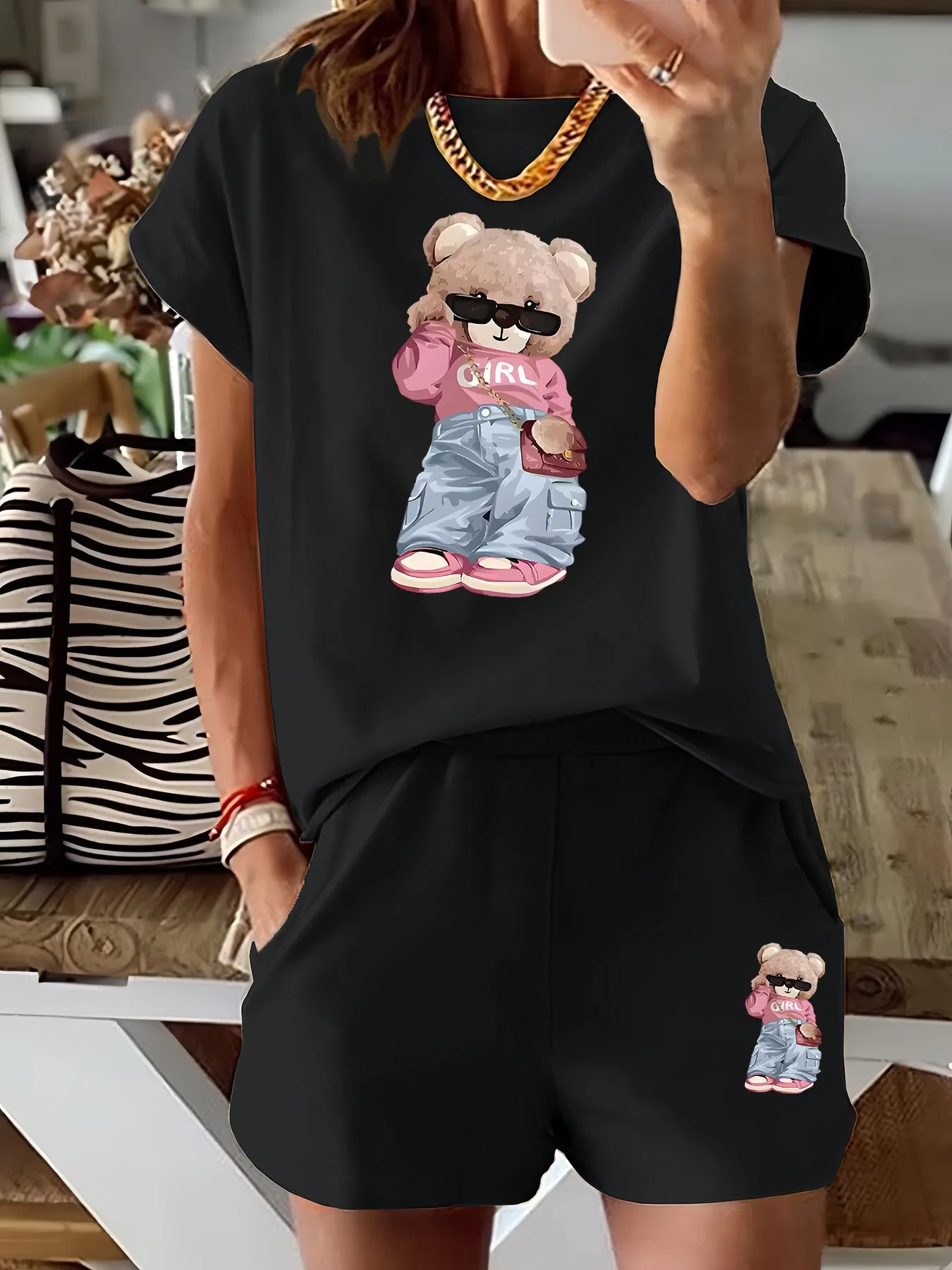2026 Summer Women's Suit Set Fashionably Comfortable and Soft 3D Sunglasses with Bear Pattern Print Versatile and Casual