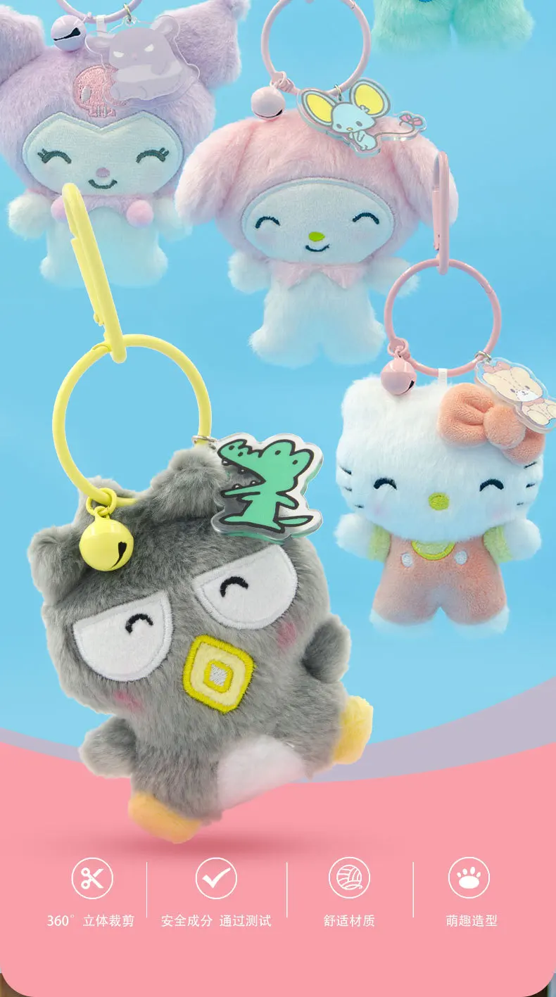 Original Sanrio lizenzierter Plüsch-Schlüsselanhänger aus der Bell-Serie, niedlicher Cartoon-Charakter-Anhänger mit Acryl-Tag, weicher, flauschiger Rucksack-Charm. – Detail 2