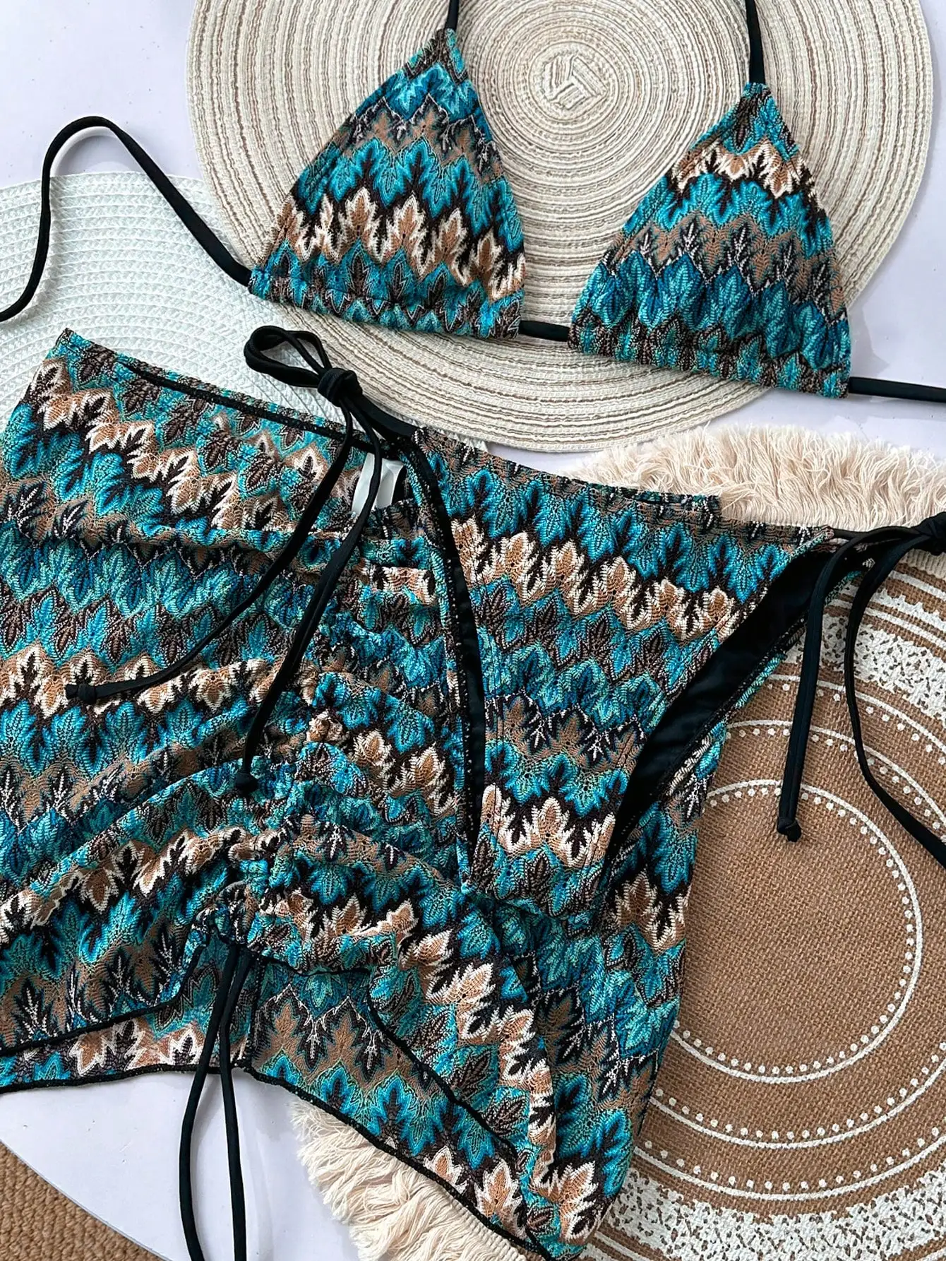 

Women's Wavy Pattern Backless Sexy Bikini Set With Cover-Up Skirt For Beach Vacation