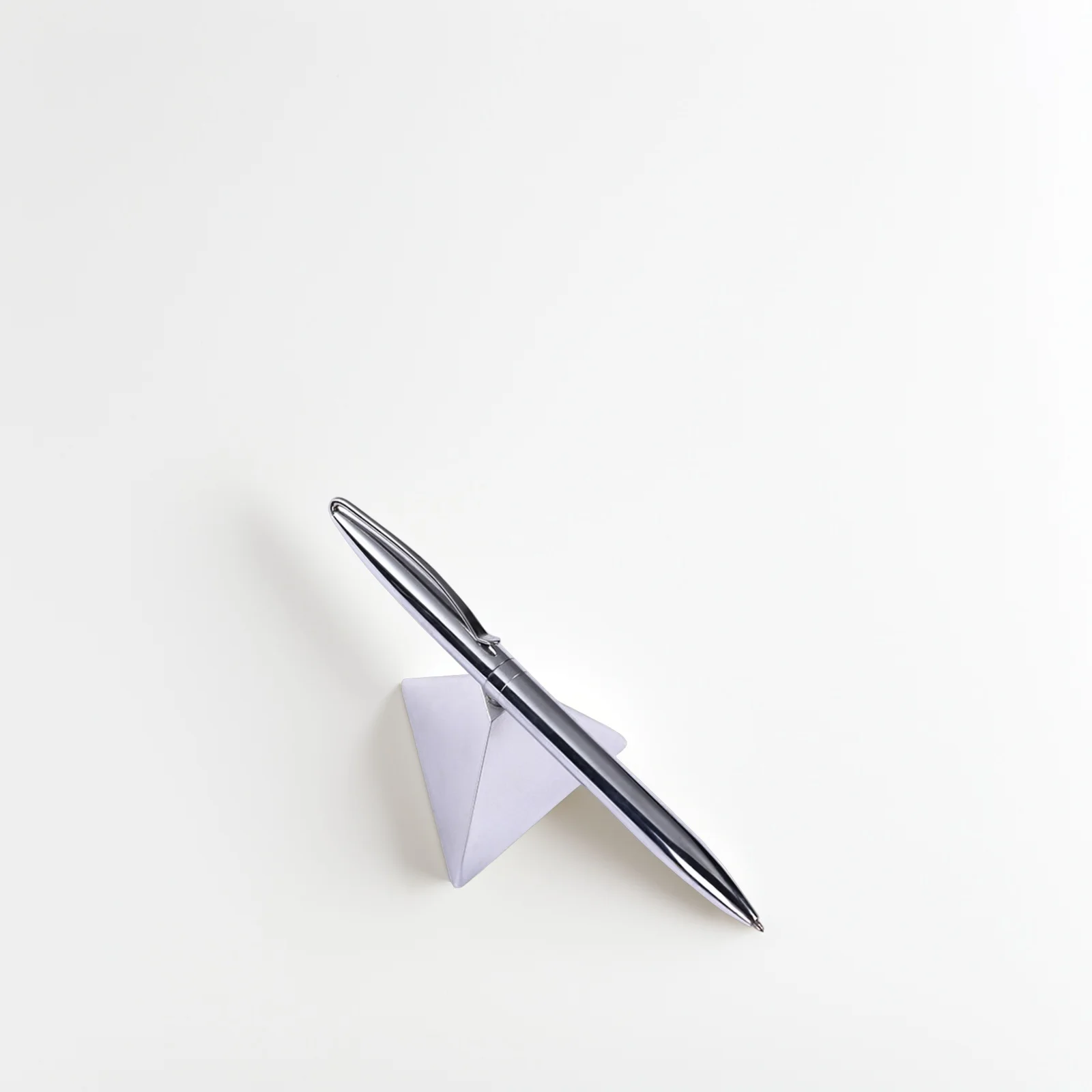 

Magnetic Writing Pen Smooth Metal Body Standing Design Great Gift Office Use Cool Pens For Men Luxurious Executive