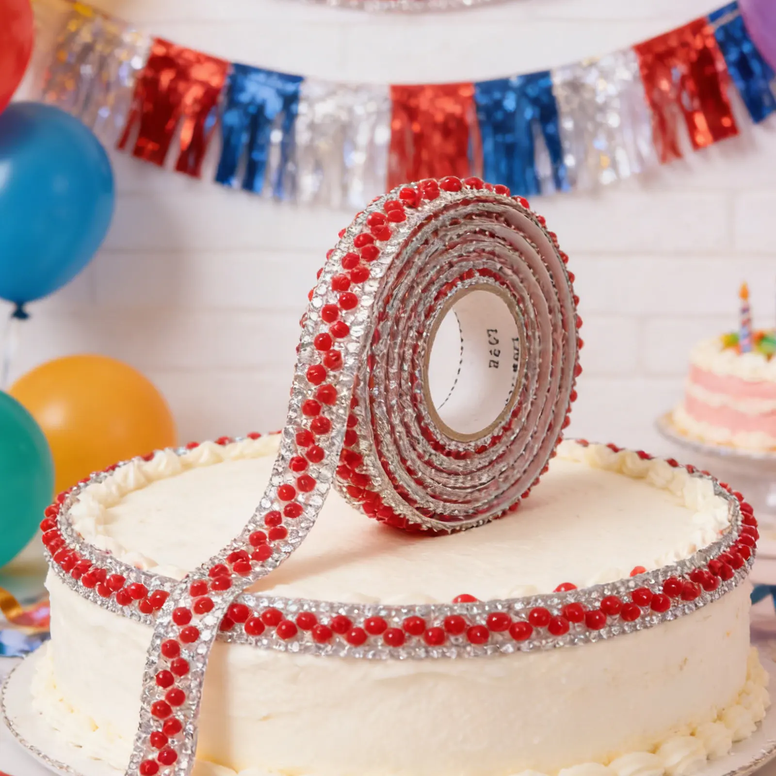 

Набор из 4-х блестящих лент с жемчугом и стразами, самоклеящиеся кристаллические наклейки-ленты для изготовления украшений, декора столов на мероприятиях, декора головных уборов