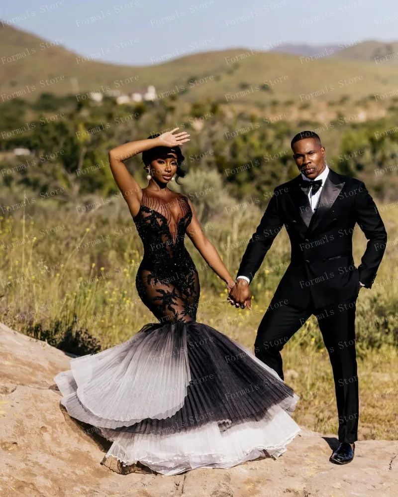 Vestido de renda preta com saia de tule fluindo, o tecido é elegante e leve, perfeito para eventos formais e festas noturnas I