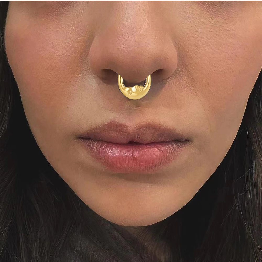 1PCS ASTM F136 Titanium Nose Ring Face Pattern Cartilage Earrings Hoop Helix Piercing Hinged Clicker Body Piercing Jewelry