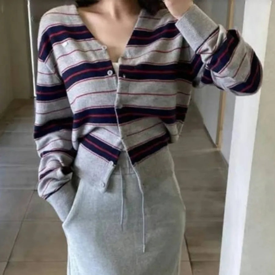 

Women's Knitted Sweater Thin Stripe Color Blo Autumn New Sle Dongda Gate Versatile Knitwear Long Sve round Ne Top