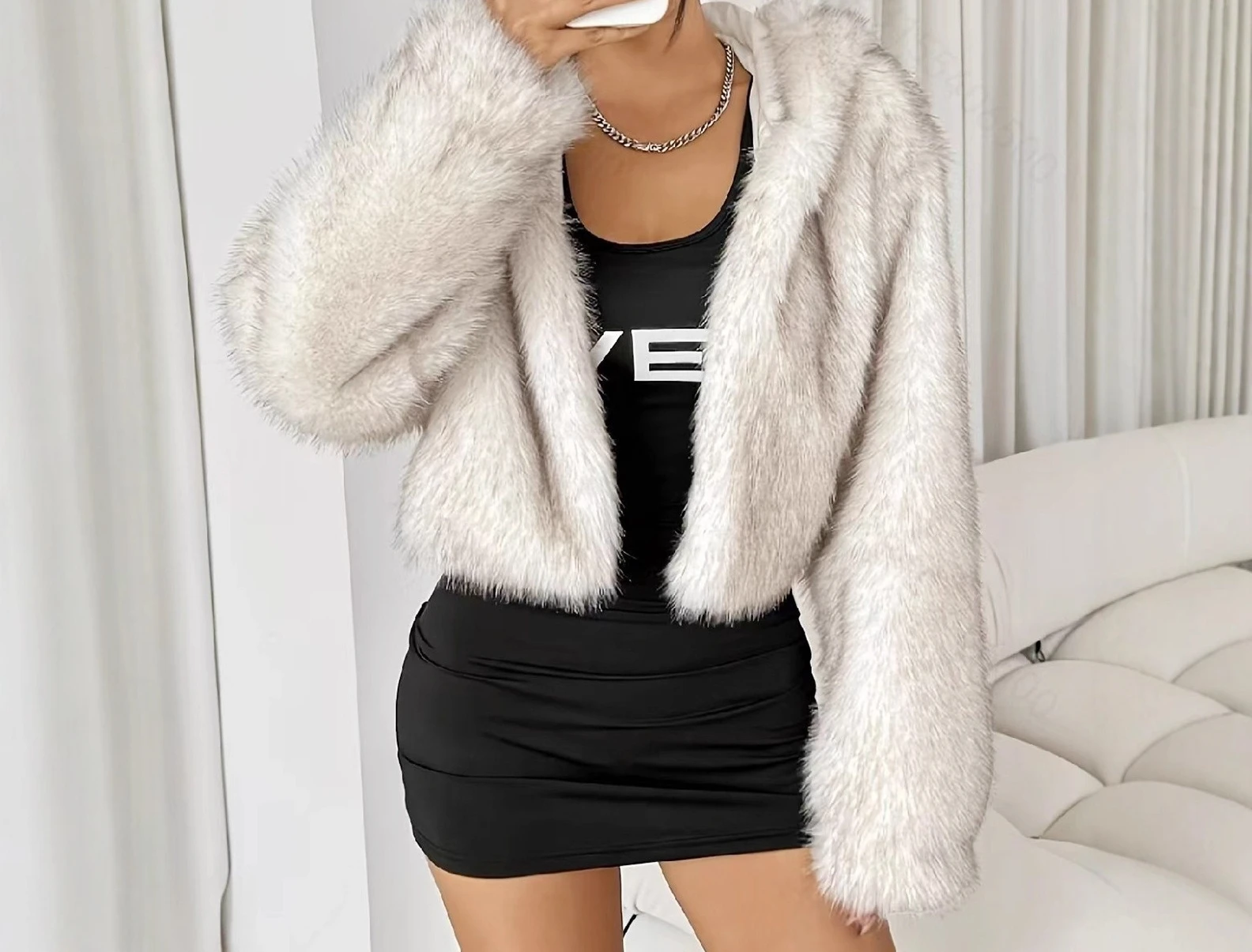 

Women's 2025 Autumn/Winter Fashion New Short Faux Fur Coat with Hood