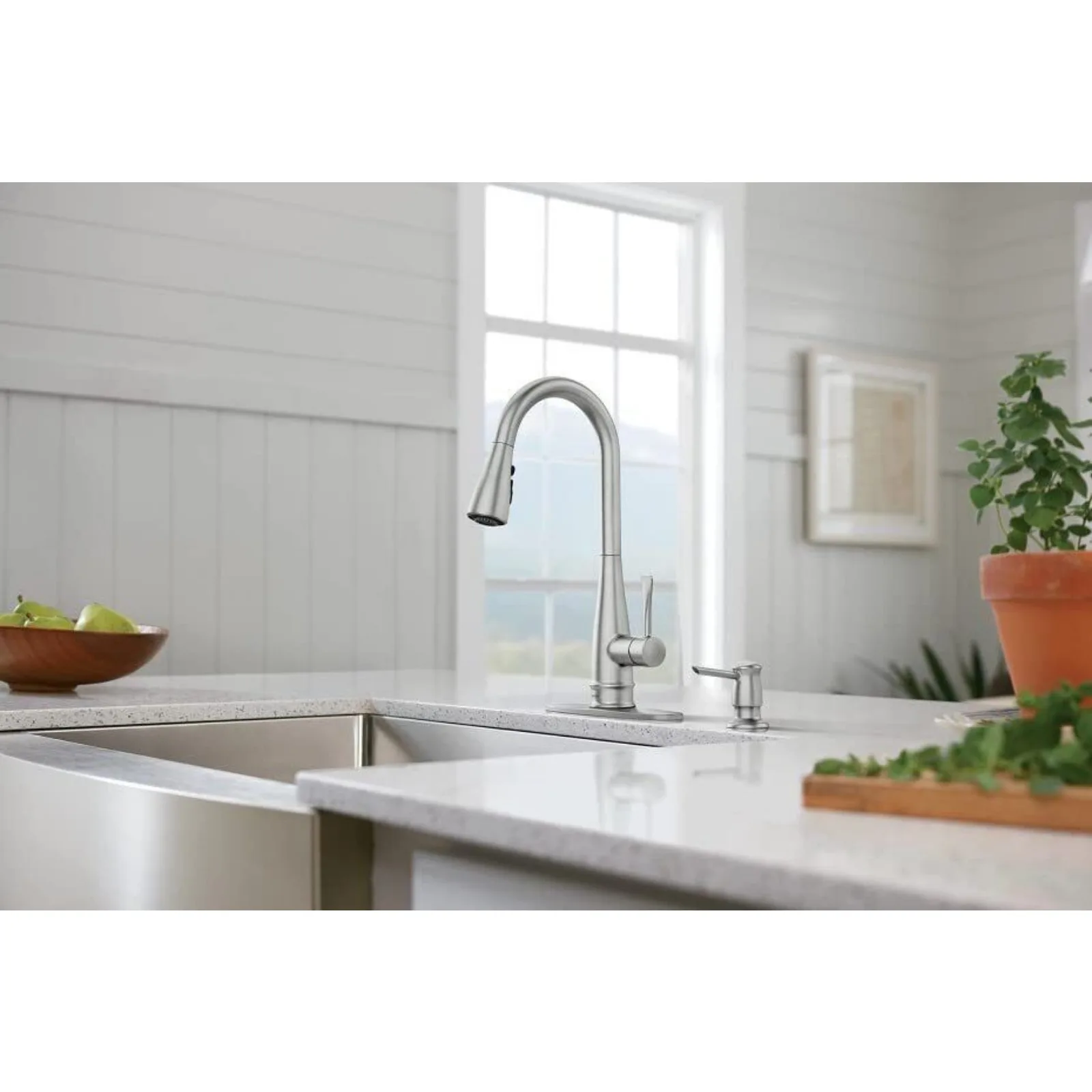 US  87205EWSRS Birchfield Touchless Single-Handle Kitchen Faucet