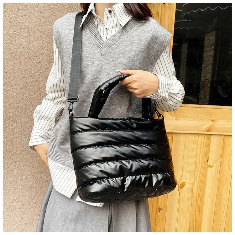 Modische Tragetasche, große Kapazität, mit Baumwolle gepolsterte Tasche, wasserdicht, tragbar, warmhaltende Handtasche, gesteppt, einfarbig, für Freizeit und Winter – Detail 8