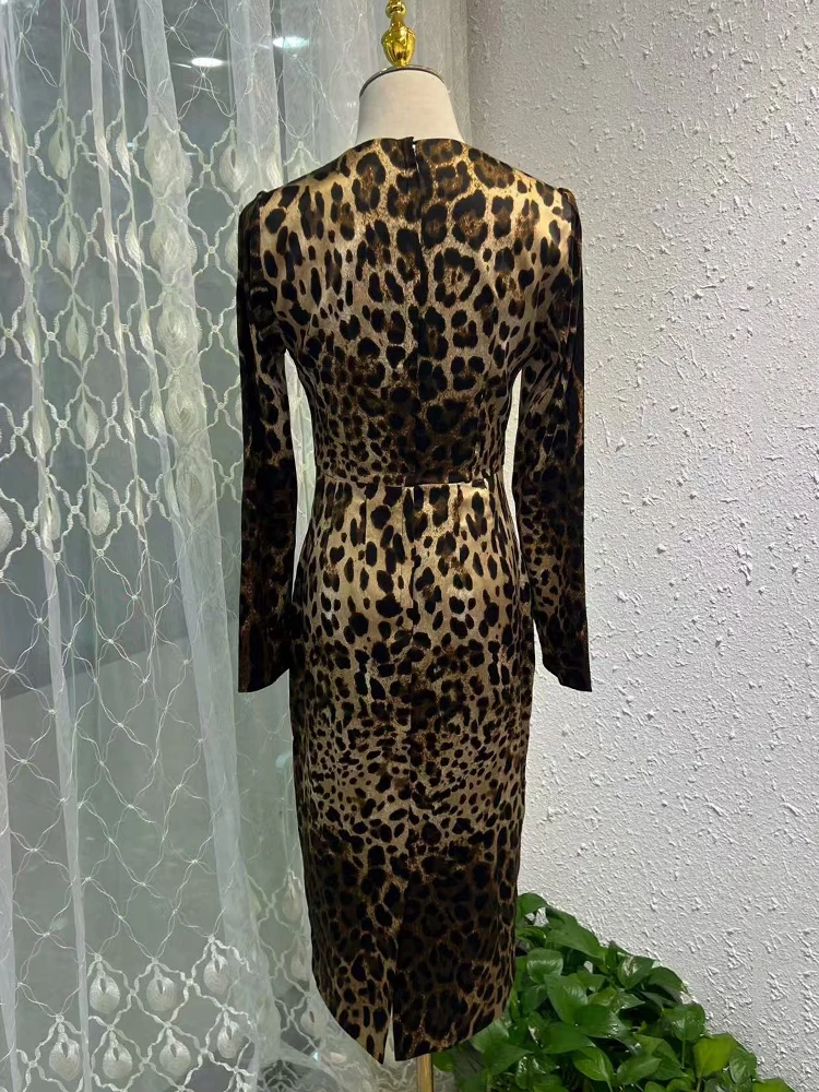 Vintage leopard print 16 m elastic satin round neck waist silk dress 2025 spring women's new fashion tight wrap hip skirt