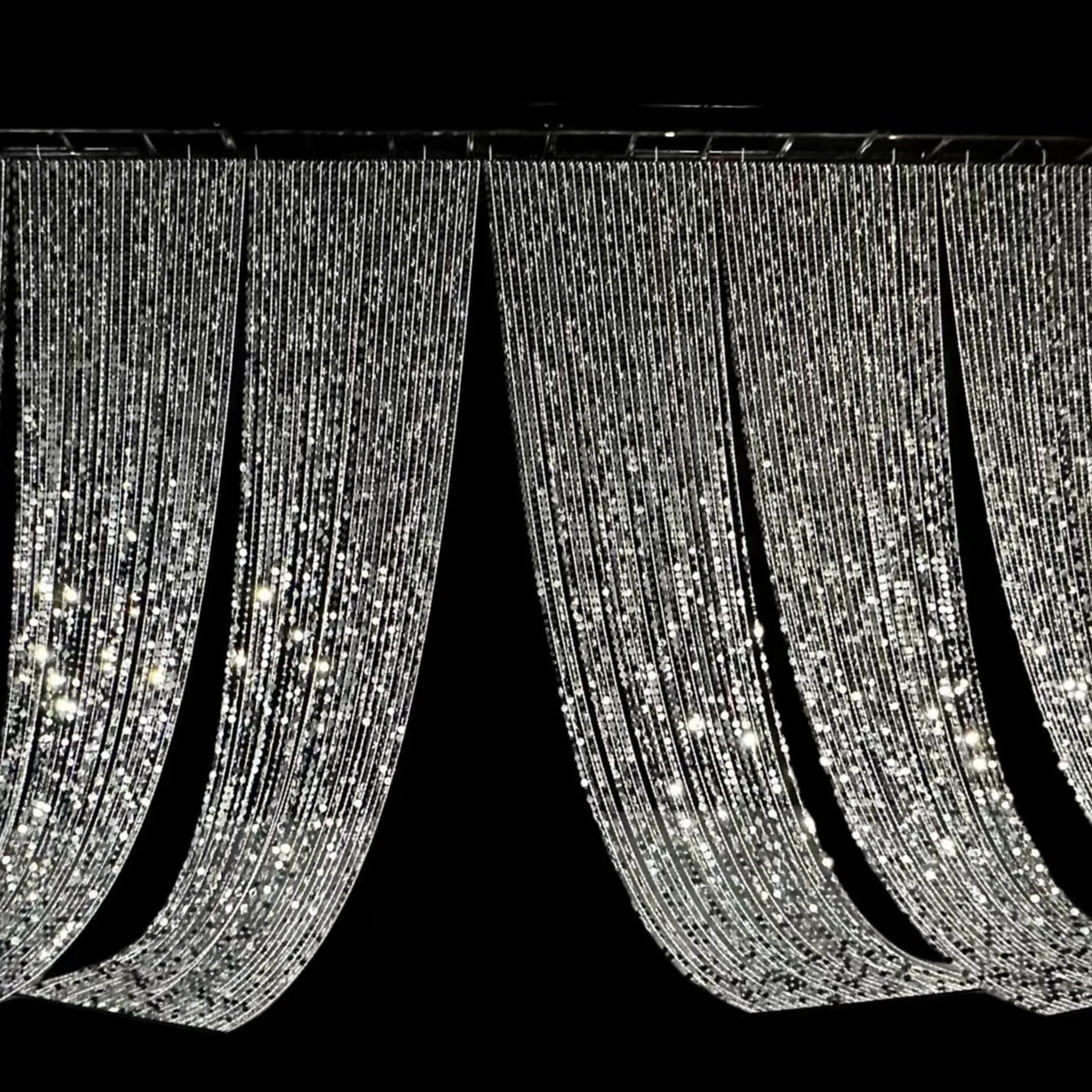 

2 шт. Ослепительные свадебные подвесные занавески с пайетками и жемчужными подвесками, реквизит для банкетов, съемок, декор для подвесных потолков и фонов