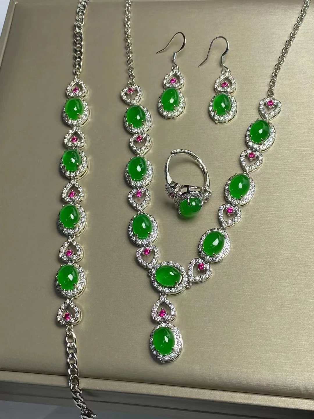 

925 silver inlaid high ice emerald jewelry Real Myanmar Jadeite boutique fashion 4-piece set of jewelry high-grade Jewelry Set