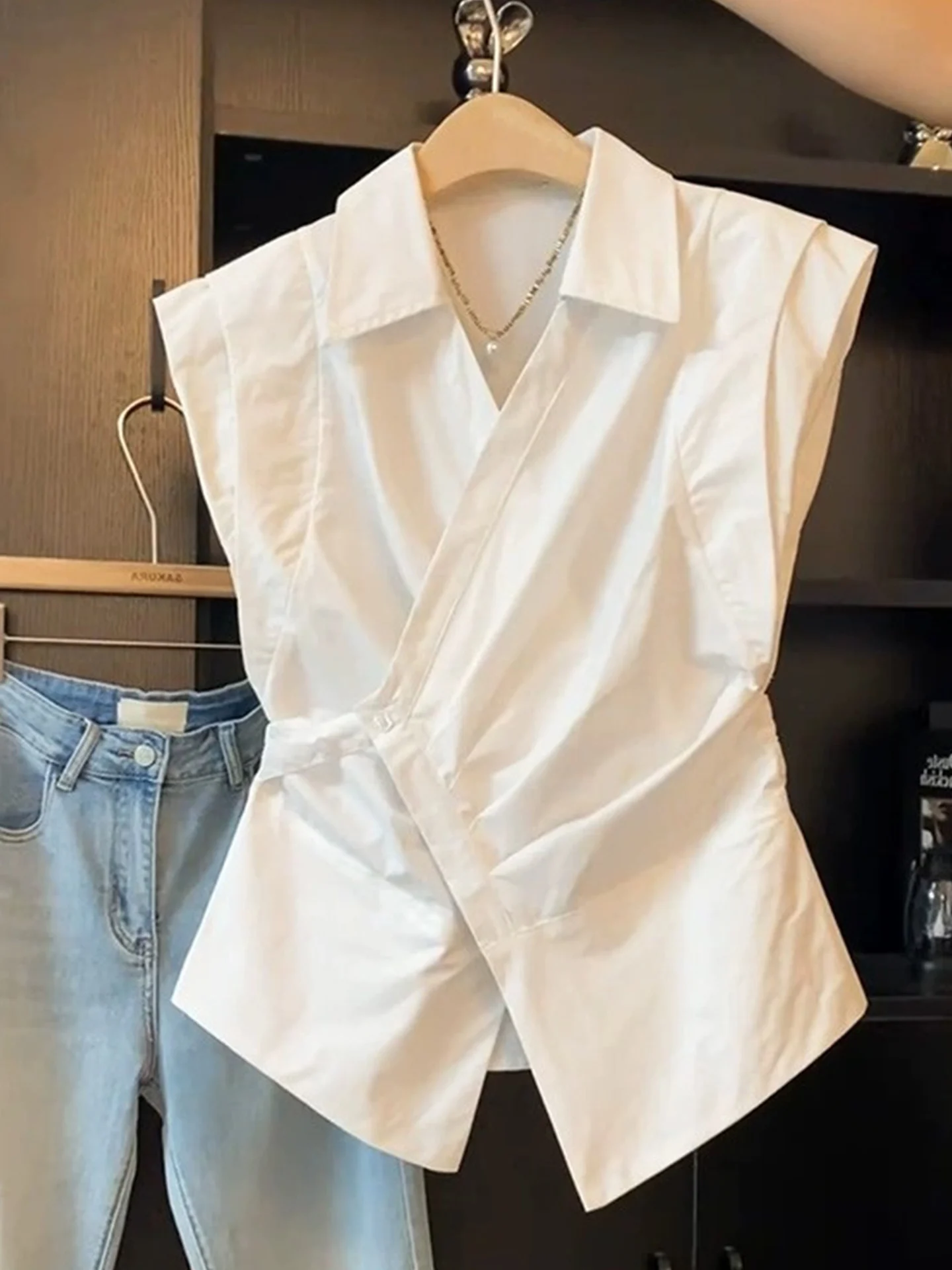 Commuting Elegant Collarless Sleeveless Shirt Vest Summer Pleated Waist-cinching Versatile Shoulder Baring Top Exquisite Beau...