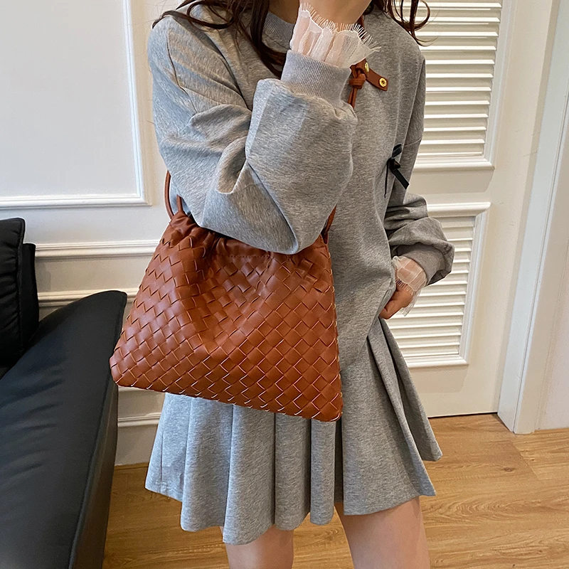 

Модная женская кожаная сумка через плечо Элегантная классическая дизайнерская сумка через плечо Роскошная сумка-тоут для стильных дам