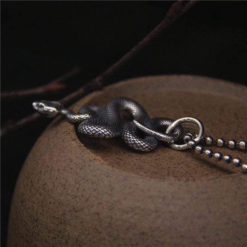 Retro Gothic Coiled Viper Black Mamba Snake Animal Pendant Necklace Men's Personalized Punk Trend Cool Jewelry