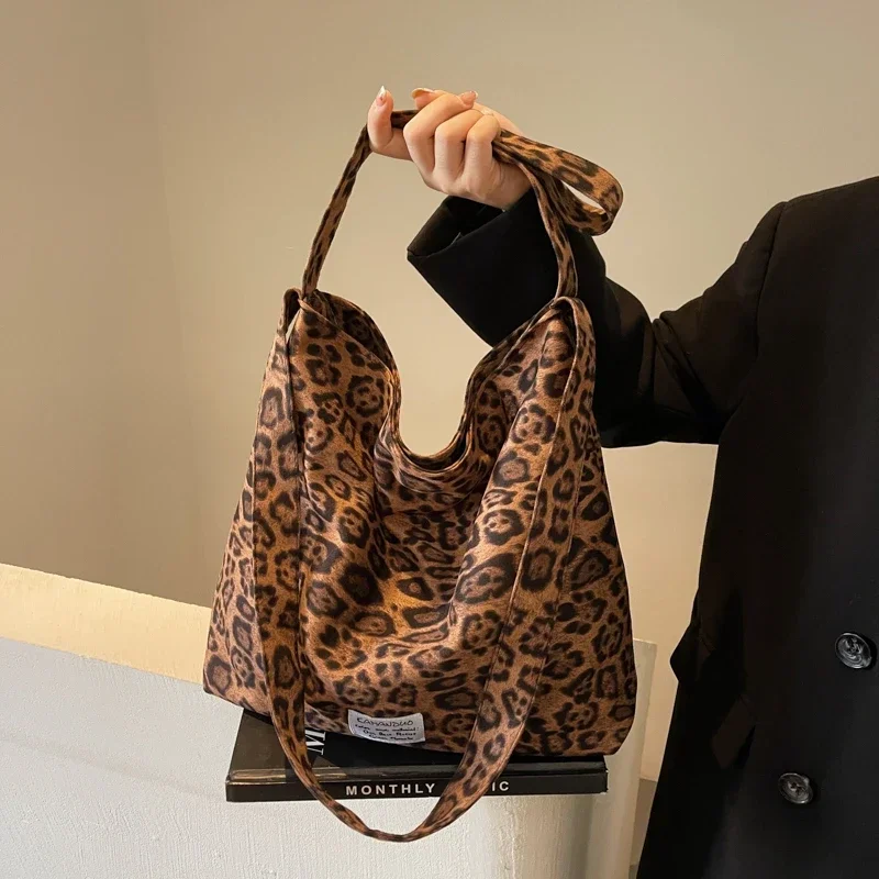 

Large Capacity Retro Leopard Print Bag for Women 2024 New Autumn and Winter Fashion Single Shoulder Crossbody Commuting Paquete