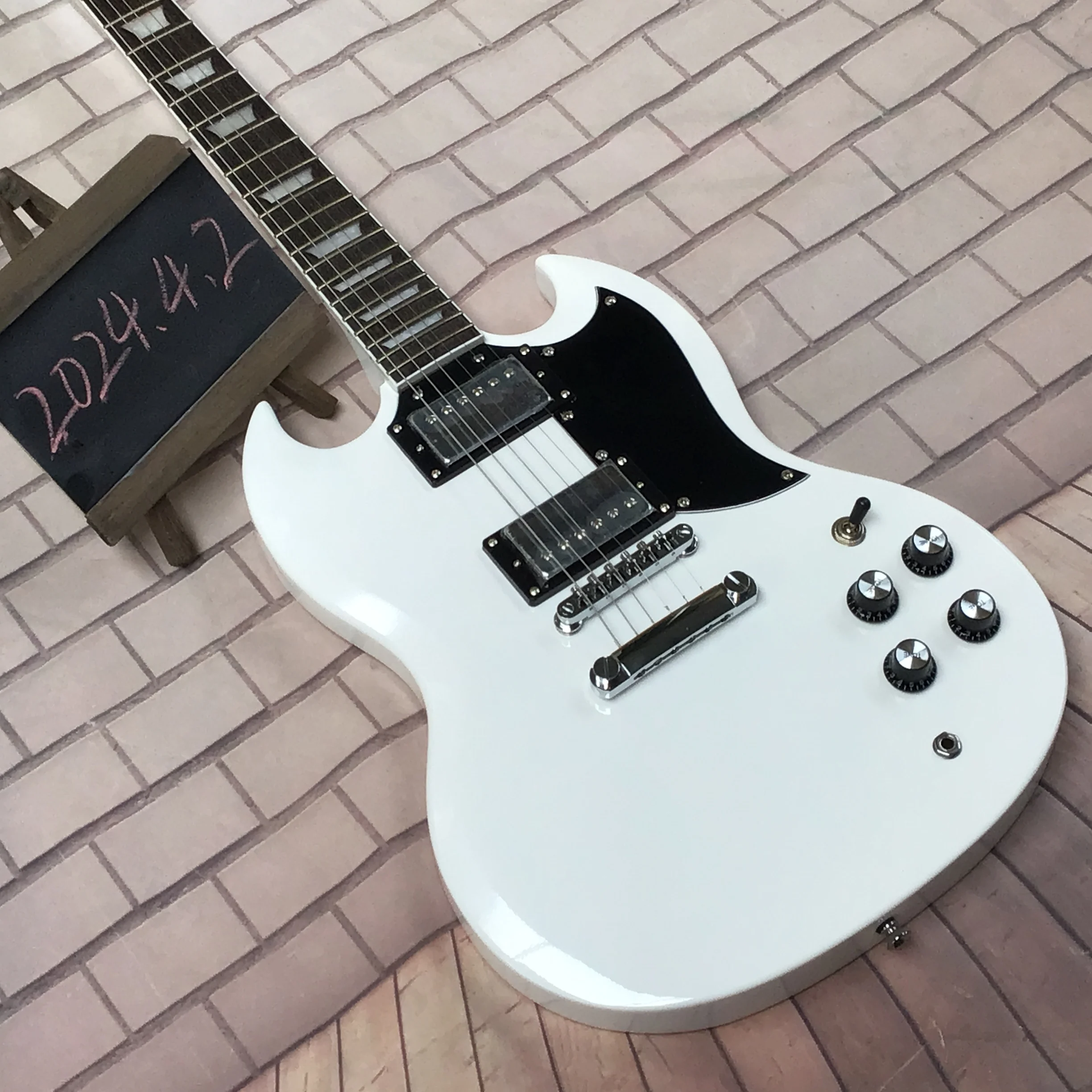 Free shipping SG electric guitar 2H pickup chrome hardware mahogany body 6 strings white guitars