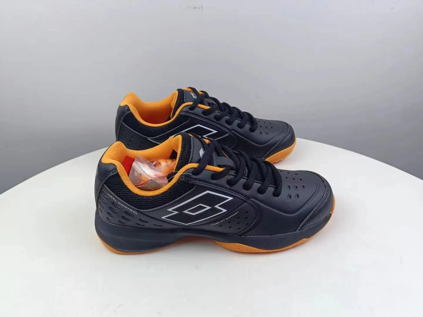 2025 new hot sale professional badminton shoes shock absorption wear shoes table tennis shoes Neutral table tennis shoes