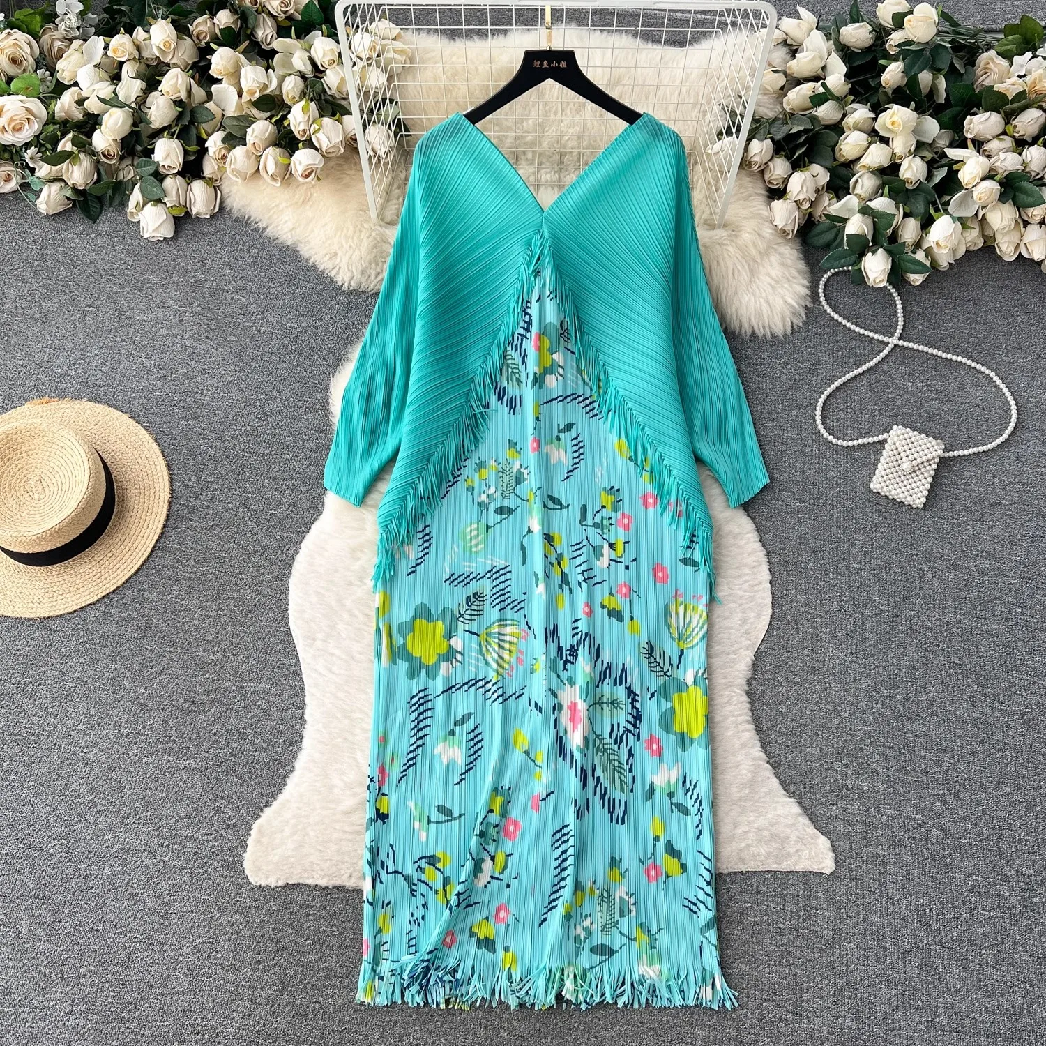 

2023 New Miyake Summer Women Print V Neck Batwing Sleeve Fashion Elegant Pleated Tassel High Quality Holiday Party Dresses