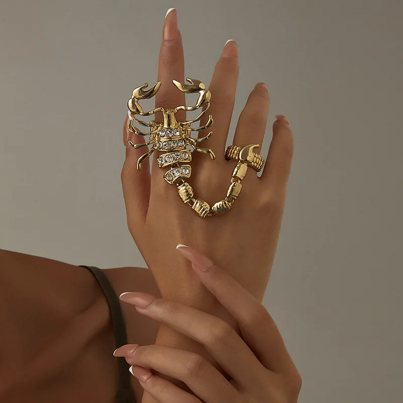 

Hot Women Shows Off Her White Metal Scorpion Chain Ring Female Hip-hop Punk Exaggerated Elastic Index Finger