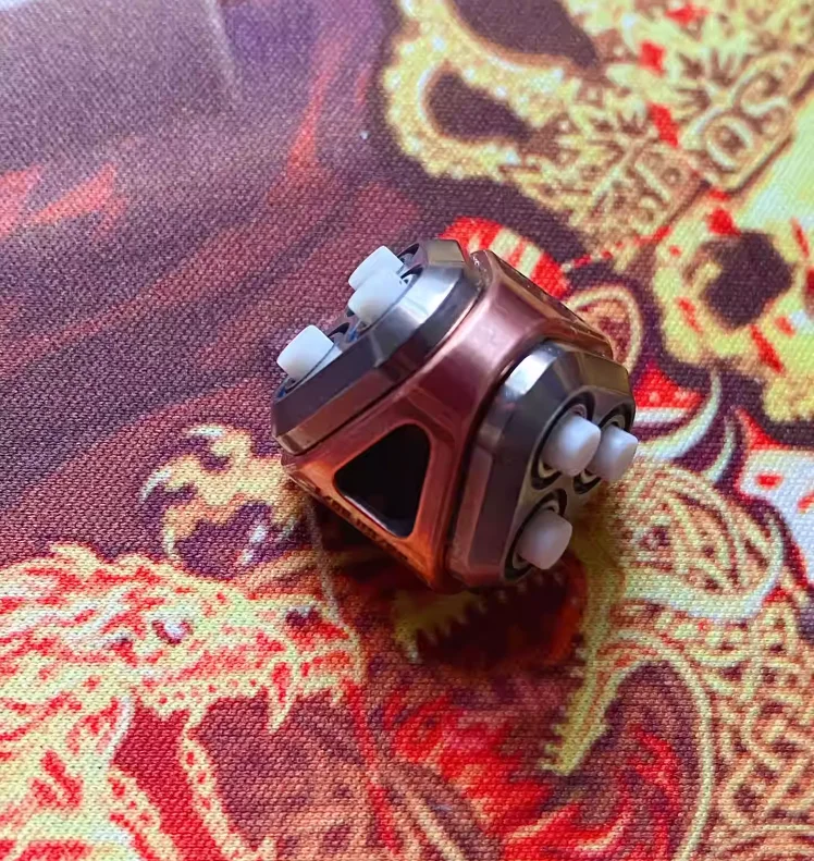 

Lautie Strawberry Copper EDC Decompression Press Toy