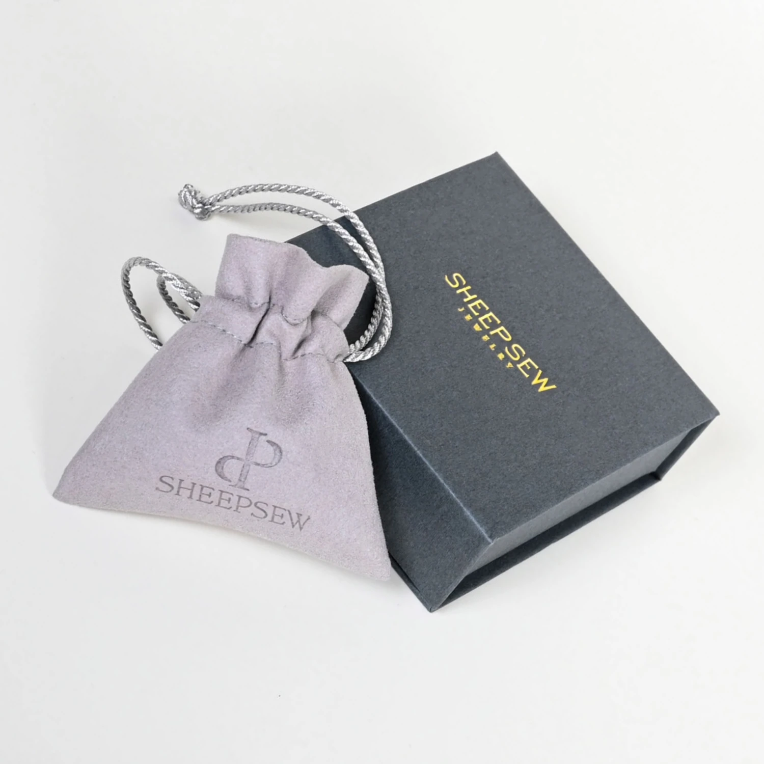 

20 шт., заводской набор мешочек из микрофибры на шнурке, напечатанный логотип, бумажная магнитная застежка, шкатулка для драгоценностей, посылка для ювелирных изделий