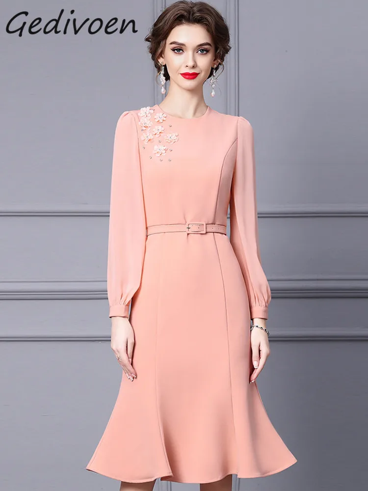 

Gedivoen Autumn Fashion Designer Pink Vintage Party Dress Women's O Neck Appliques Diamond Sashes Gathered Waist Slim Midi Dress