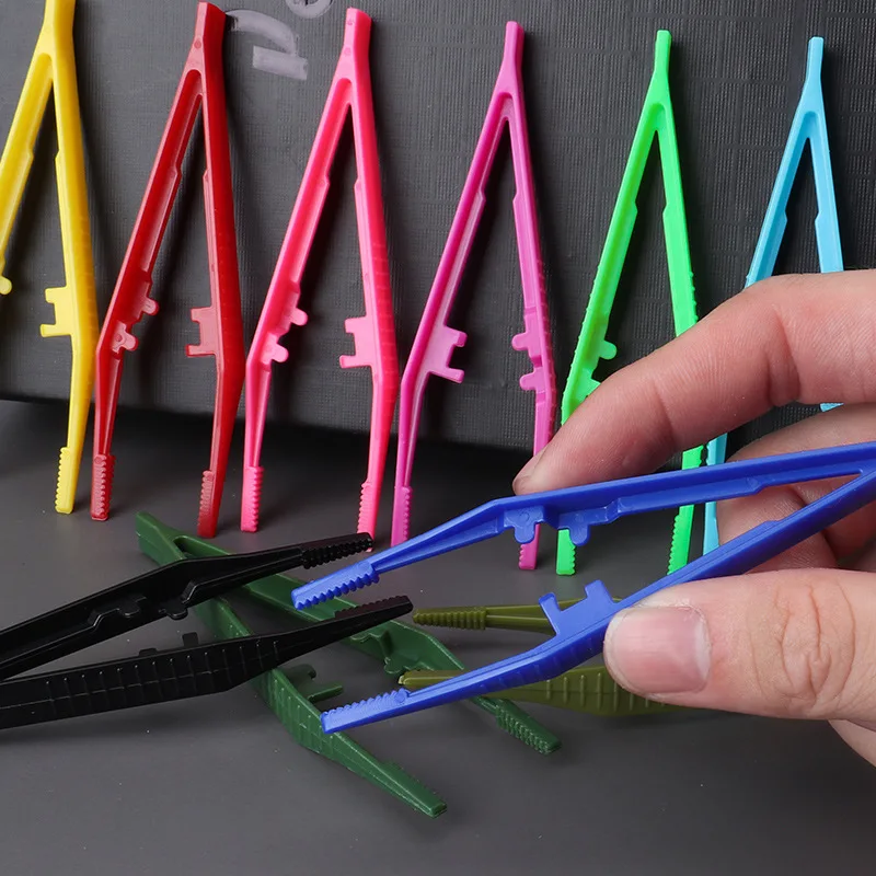 20Pcs Jewelry Disposable Tweezers Plastic Bead Tweezers Makeup Clips Cosmetics Tool Crafts Kids Toys (Random Color)