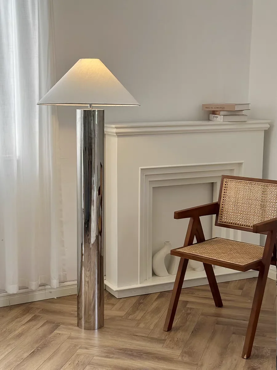 Moderne Art-Deco-Stehlampe aus Edelstahl, silberne Stehlampe, einfache Pilz-Stehlampe für Schlafzimmer, Wohnzimmer, Sofa, Lounge. – Detail 4