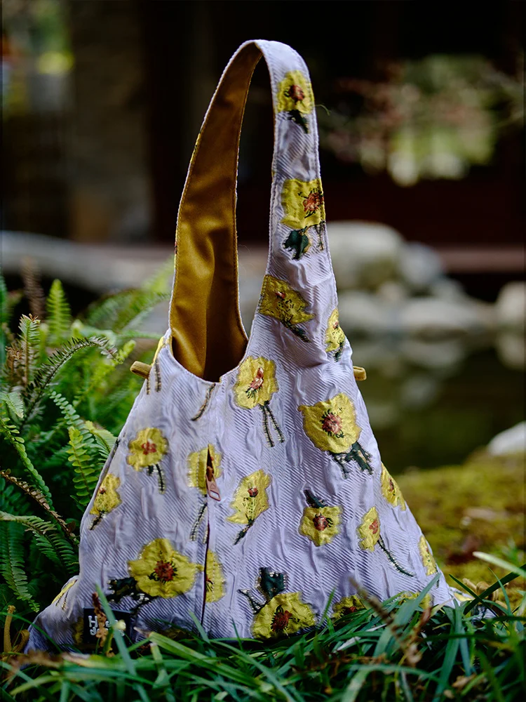 

Retro new Chinese handbag niche jacquard shoulder vegetable basket bag