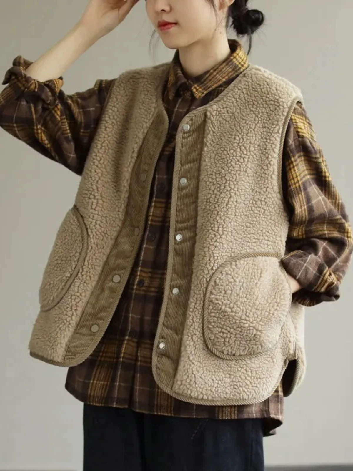 

Элитный японский зимний женский жилет из овечьего меха с вельветовыми вставками, модная верхняя одежда с круглым вырезом