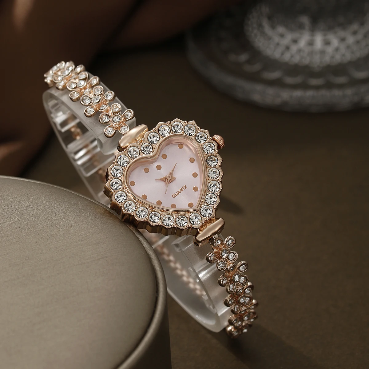 2 pieces/set, ladies\' temperament watch and rhinestone bracelet, heart-shaped dial, the best gift for her