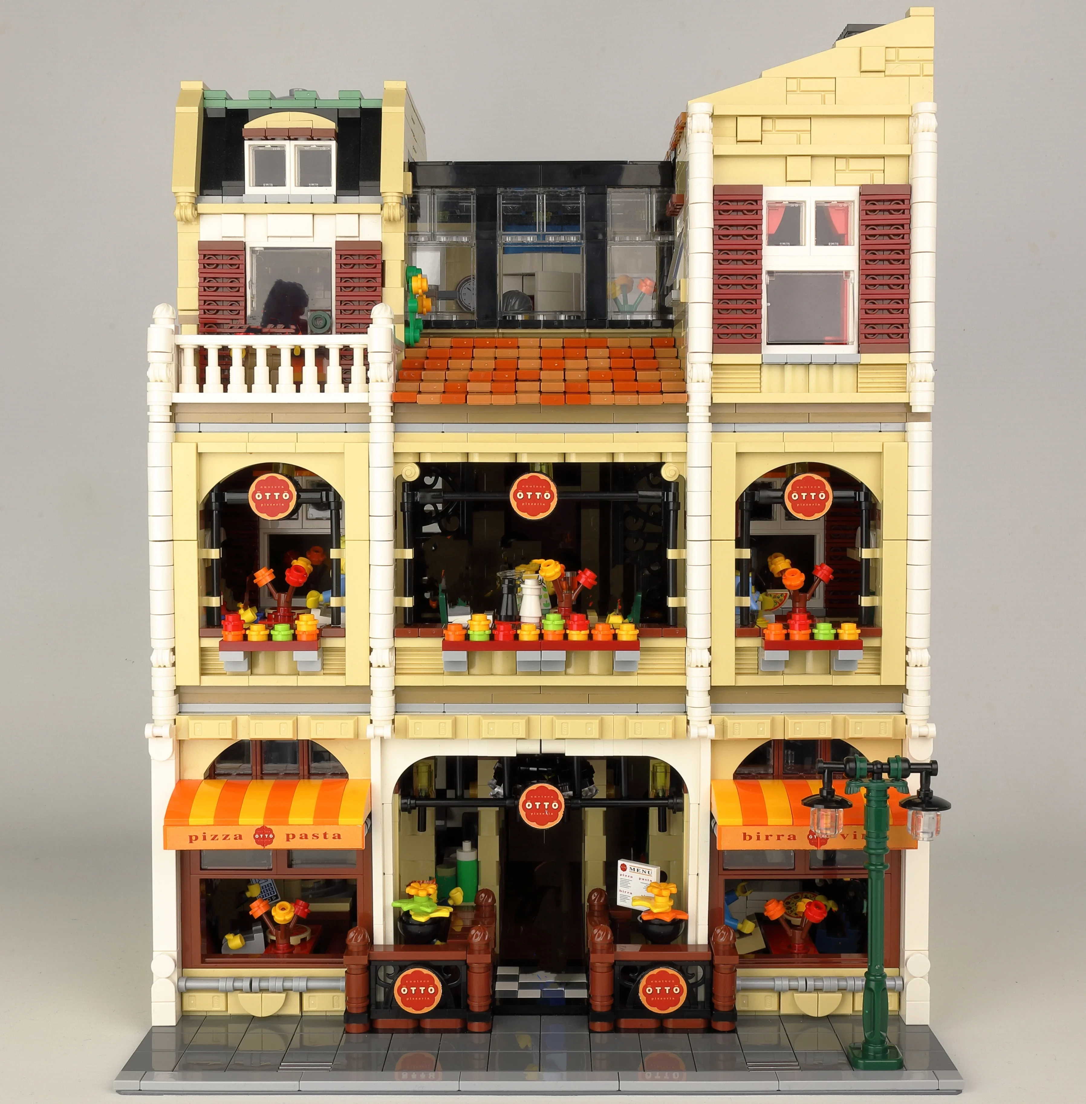 

MOC pizzeria Modular Expert City Streetview Series 5588pcs Pizza Shop Hat's Store Model Building Blocks bricks Toys DIY Gift