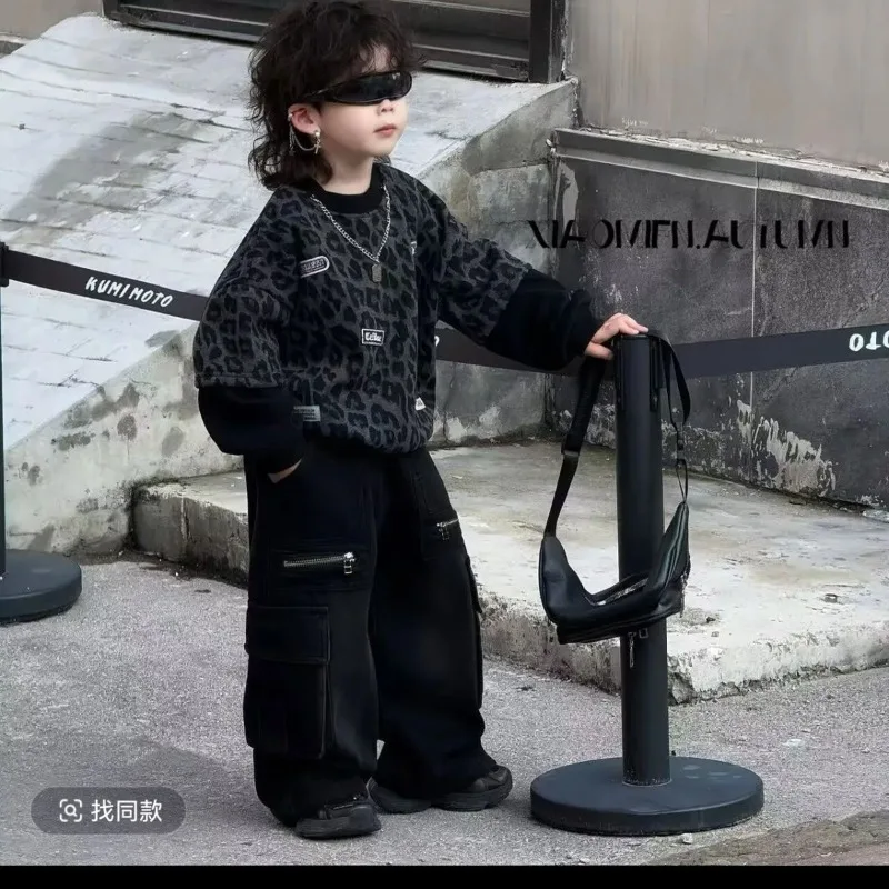 

2025 Autumn and Winter New Baby Set, Children's Leopard Print Fake Two-piece Set with Fleece Hoodie and Jeans Two-piece Set