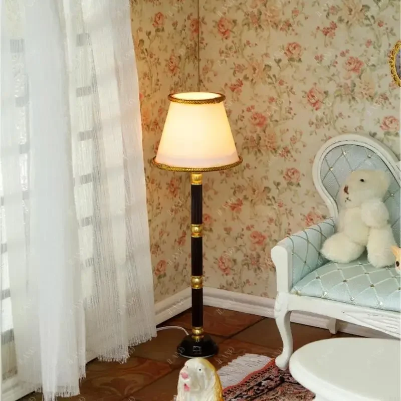 

Decorative Doll House Lighting Accessory Miniature Floor Lamp With Button Battery Operated White Shade Scene Display Tool 15UB