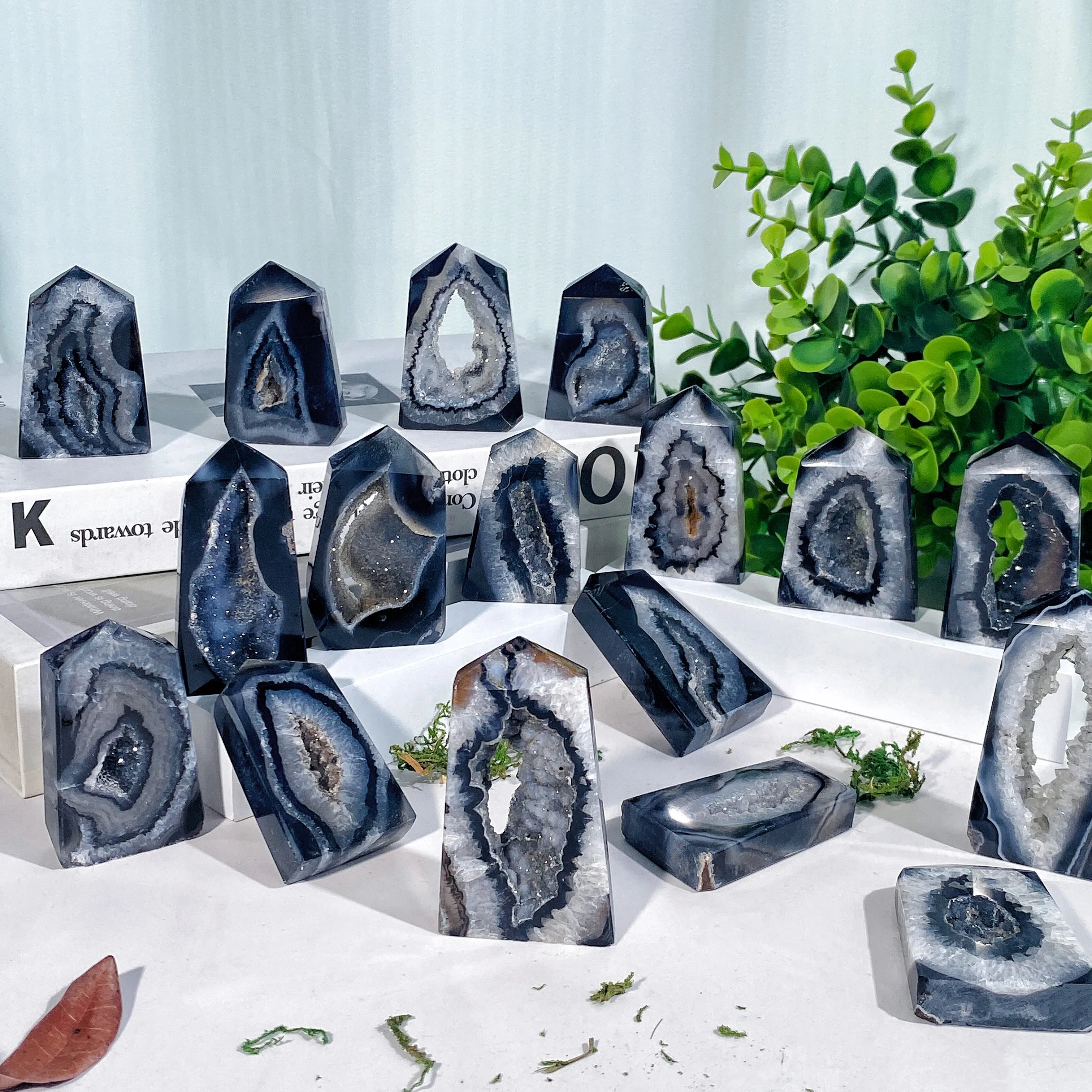 1PC Random High Quality Black Onyx Geode Agate Gate Natural Crystal Gate, Natural Crystal Decoration, Gemstone Jewelry, Glitter.
