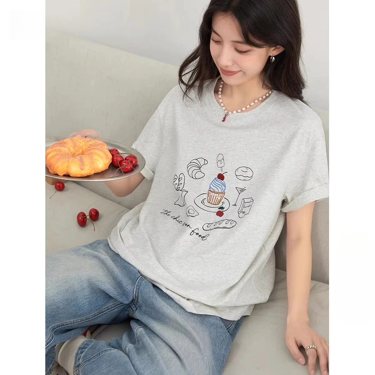 2026 New Aesthetic Y2K Sketch Croissant Cupcake Graphic Gray Tee Loose Short Sleeve Top Minimalist Food Streetwear