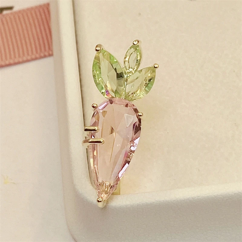 

Pink Crystal Carrot Brooches Pins For Women Crystal Love Enamel Badge Wedding Party Jewelry Design Accessories